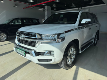 Toyota  Land Cruiser  GXR  2018  Automatic  210,000 Km  8 Cylinder  Four Wheel Drive (4WD)  SUV  White