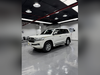 Toyota  Land Cruiser  VXR  2021  Automatic  183,000 Km  8 Cylinder  Four Wheel Drive (4WD)  SUV  White