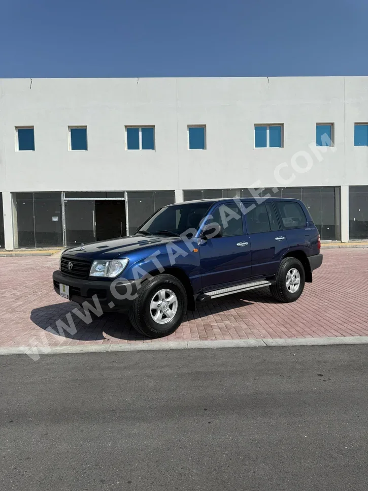 تويوتا  لاند كروزر  جي  2003  اوتوماتيك  118,000 كم  6 سلندر  دفع رباعي  اس يو في  أزرق غامق