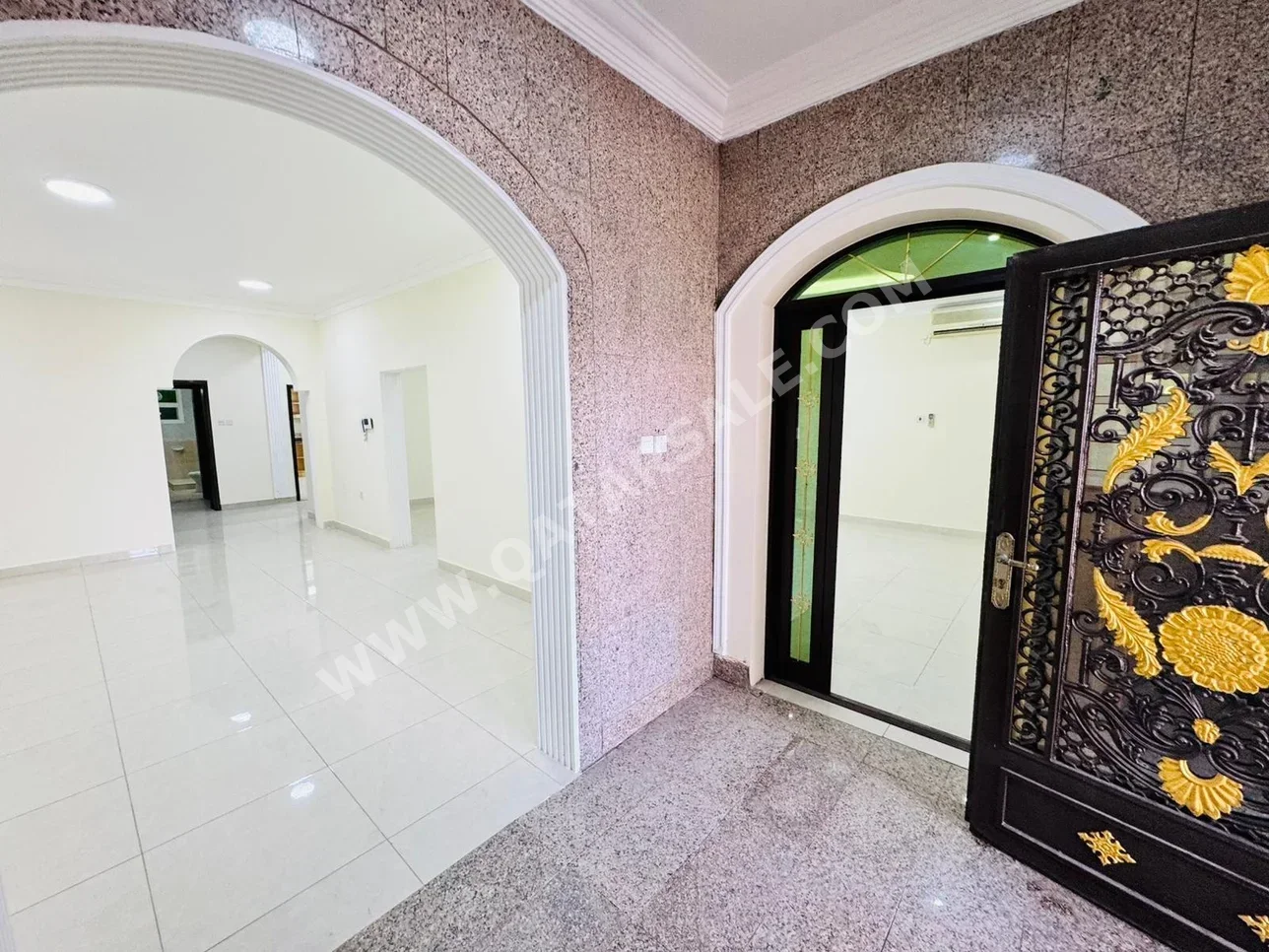 سكن عائلي  - غير مفروشة  - الريان  - أبو هامور  - 5 غرف نوم