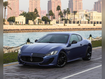 مزاراتي  جرانتوريزمو  اس  2013  اوتوماتيك  77,000 كم  8 سلندر  دفع خلفي  كوبيه \ سبورت  أزرق غامق