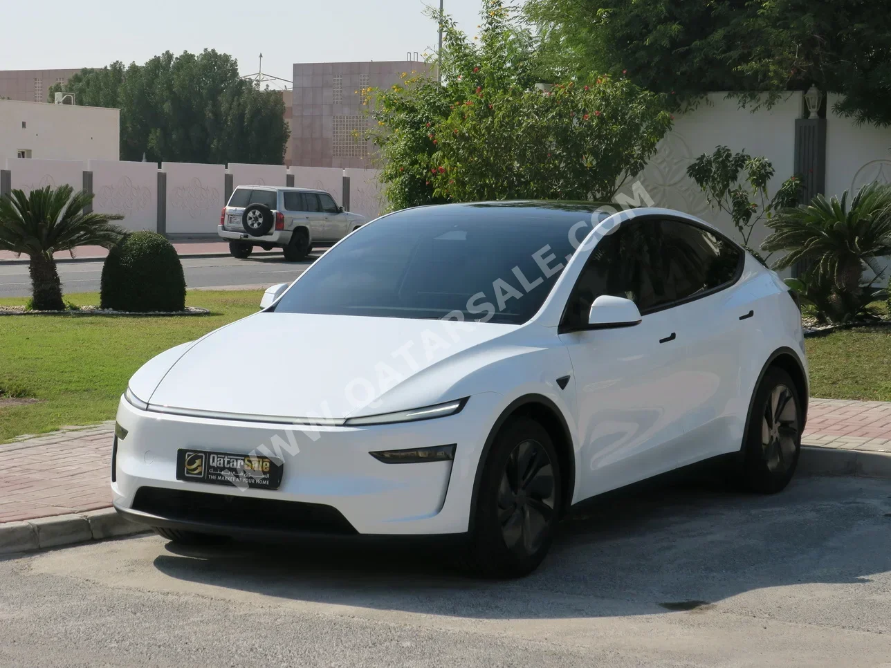 Tesla  Model Y  Long Range  2025  Automatic  8,000 Km  0 Cylinder  All Wheel Drive (AWD)  SUV  White  With Warranty