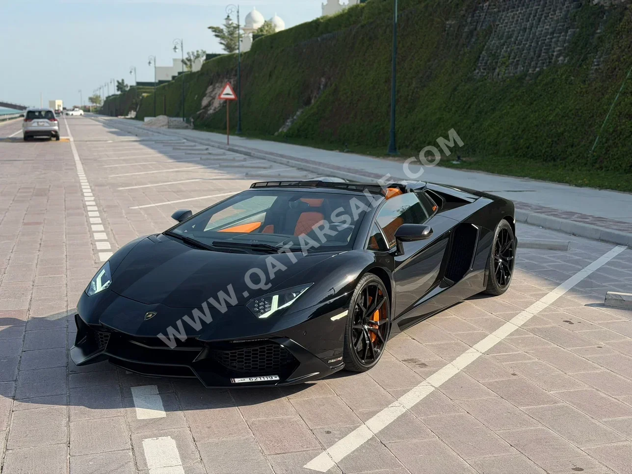 لمبرجيني  أفانتادور  ال بي 700 4  2015  اوتوماتيك  27,900 كم  12 سلندر  دفع كلي مستمر  كشف  أسود