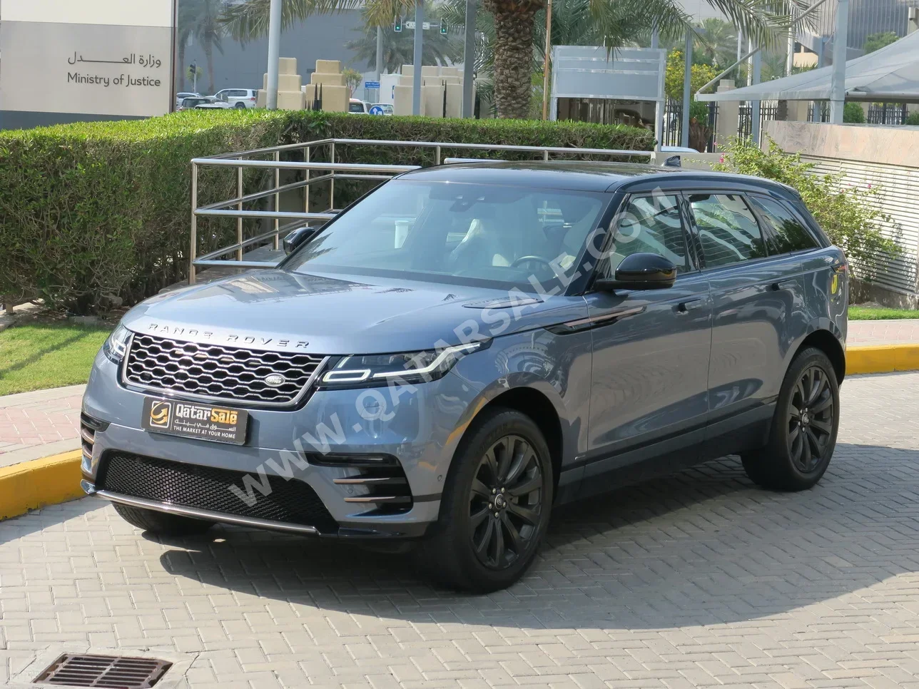 Land Rover  Range Rover  Velar  2019  Automatic  47,000 Km  4 Cylinder  Four Wheel Drive (4WD)  SUV  Blue  With Warranty