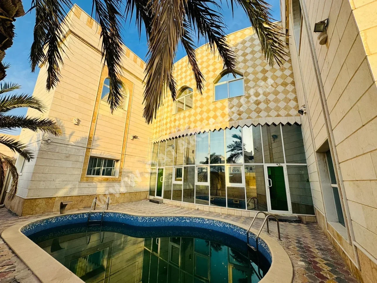 سكن عائلي  - نصف مفروشة  - الدوحة  - المرخية  - 4 غرف نوم