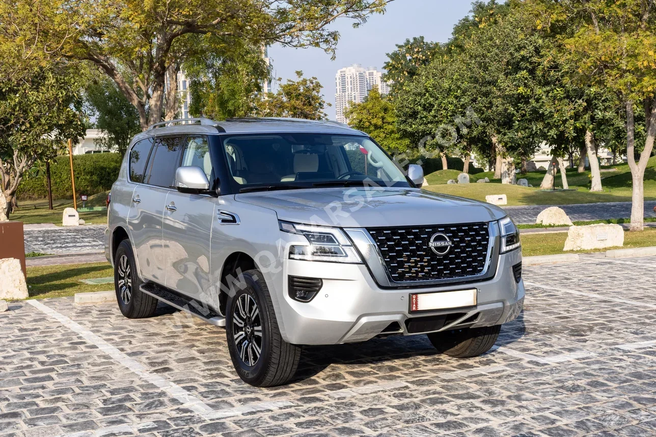 نيسان باترول اس اي 2023 اوتوماتيك 53,500 كم 6 سلندر دفع رباعي اس يو في فضي تحت الضمان