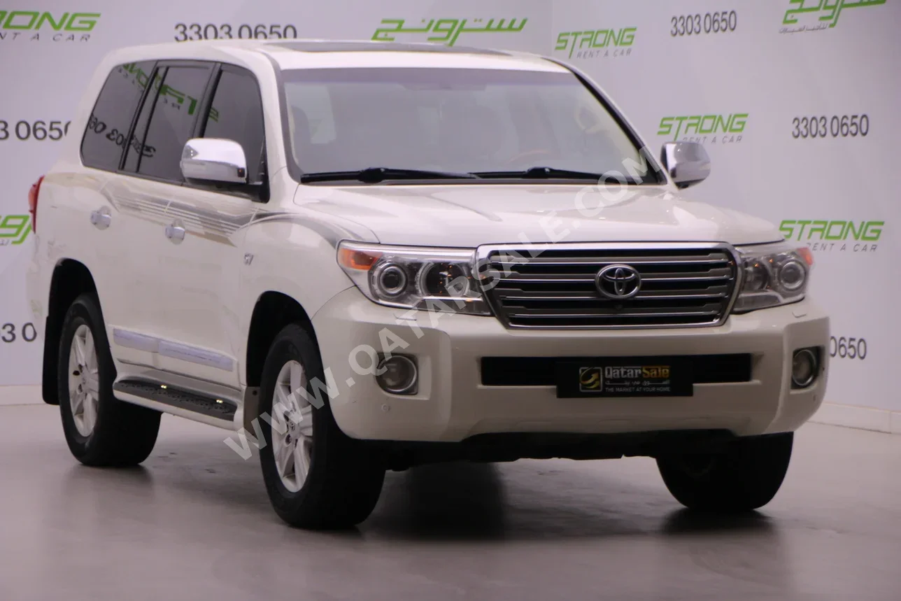 تويوتا  لاند كروزر  في اكس ار  2015  اوتوماتيك  156,000 كم  8 سلندر  دفع رباعي  اس يو في  أبيض لؤلؤي