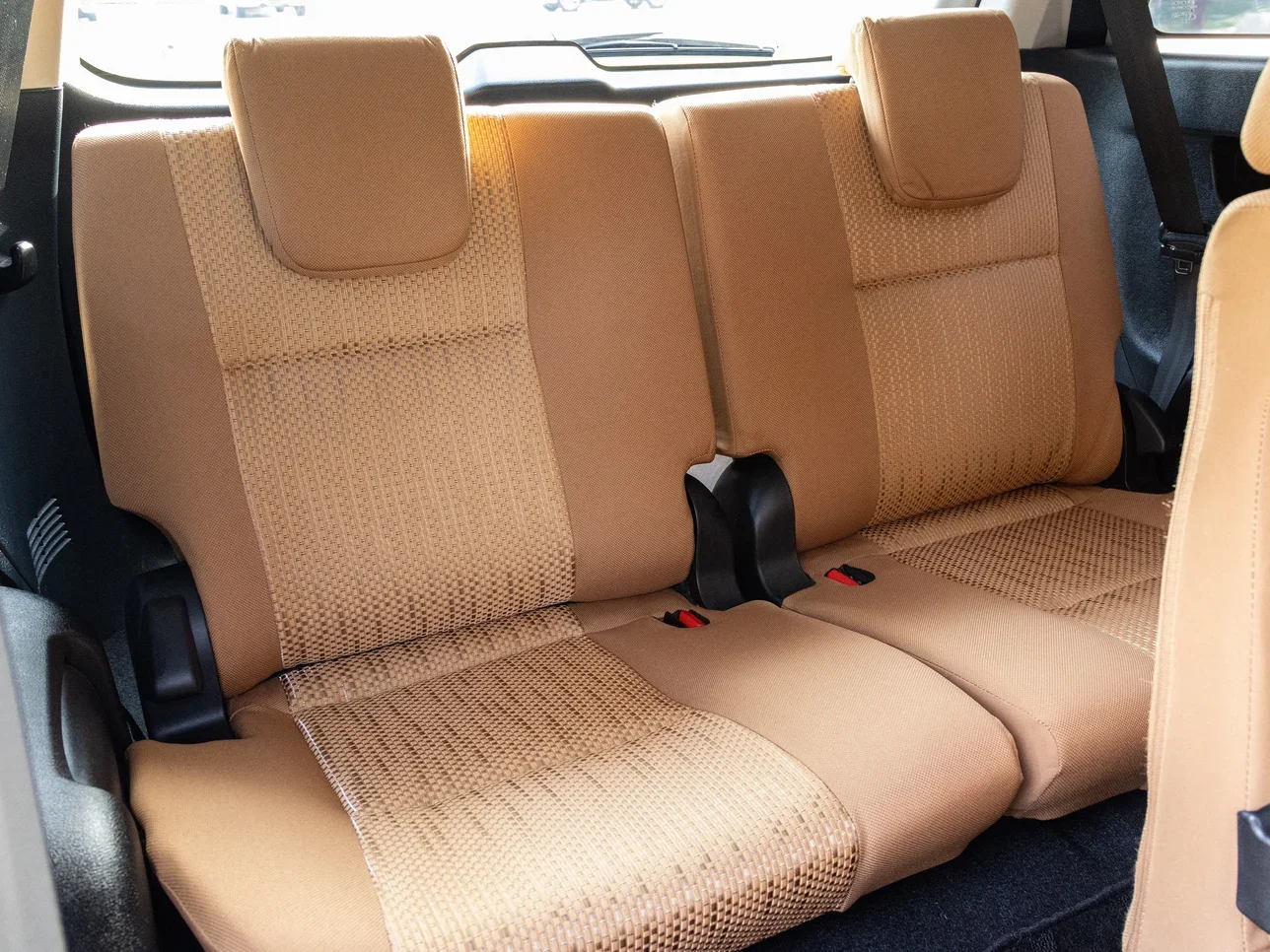 Toyota  Fortuner  2024  Automatic  27,000 Km  4 Cylinder  Four Wheel Drive (4WD)  SUV  Silver  With Warranty