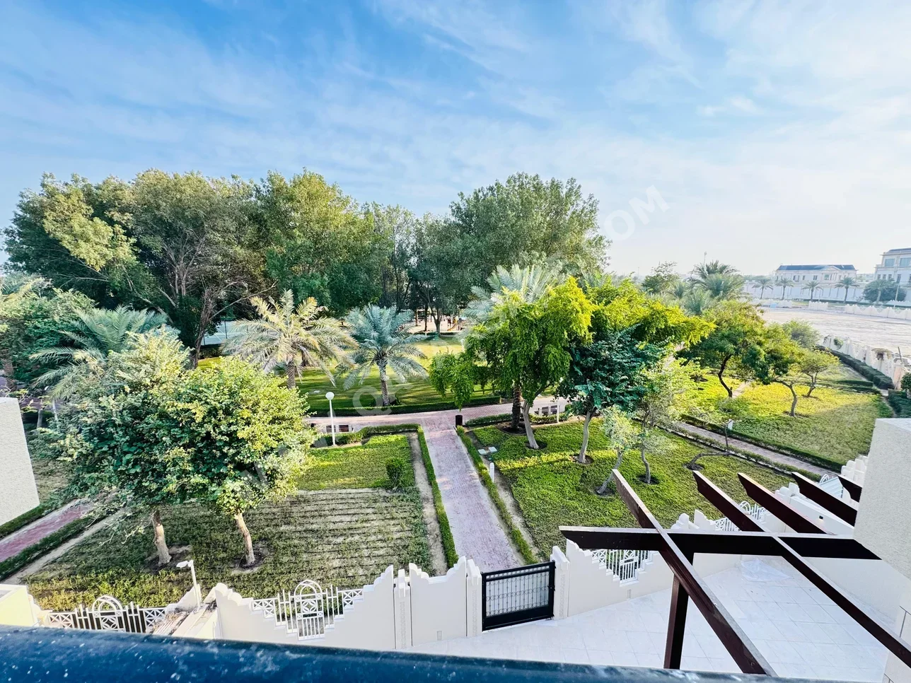 سكن عائلي  - غير مفروشة  - الدوحة  - غرب خليج لاغون  - 5 غرف نوم