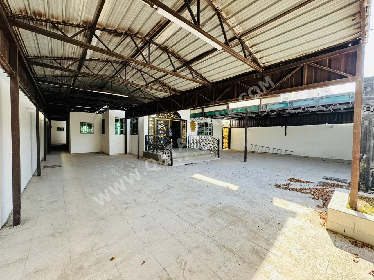 سكن عائلي  - غير مفروشة  - الدوحة  - المطار القديم  - 5 غرف نوم