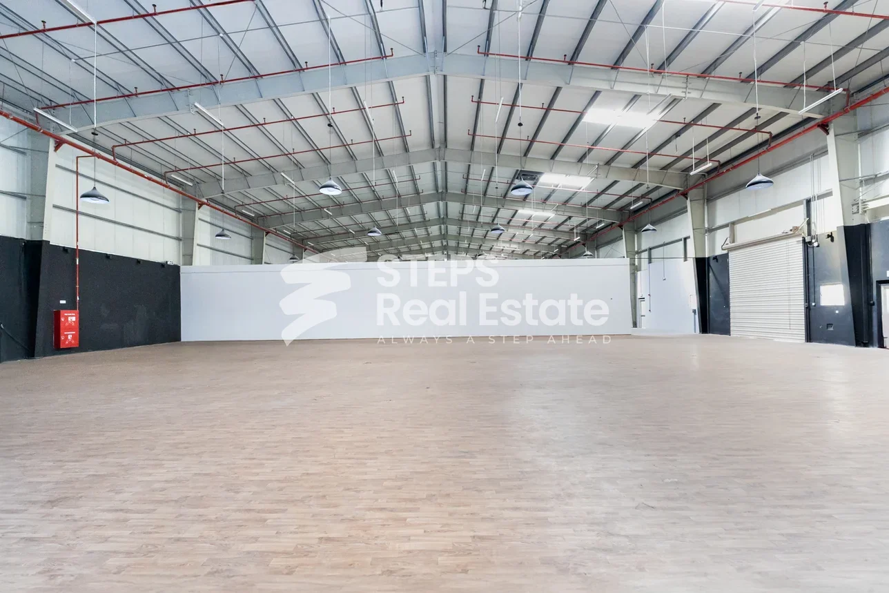 مخازن و مستودعات - الوكرة  - بركة العوامر  -المساحة: 3700 متر مربع