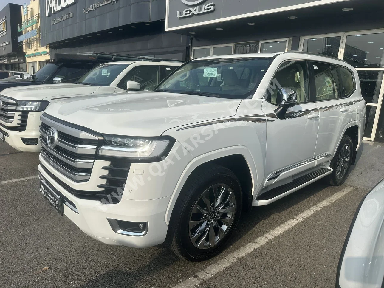 تويوتا  لاند كروزر  في اكس توين توربو  2025  اوتوماتيك  0 كم  6 سلندر  دفع رباعي  اس يو في  أبيض  تحت الضمان