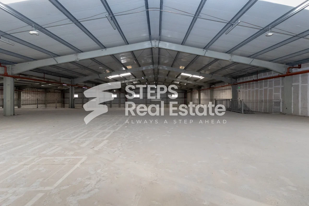 مخازن و مستودعات - الوكرة  - بركة العوامر  -المساحة: 3100 متر مربع