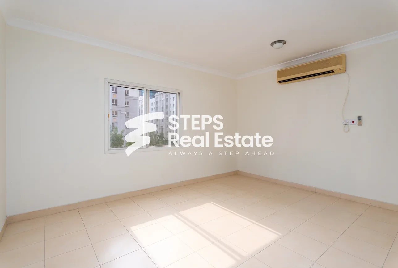 2 غرف نوم  شقة  للايجار  في الدوحة -  فريج بن محمود  غير مفروشة