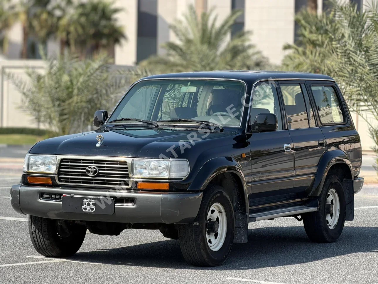 تويوتا  لاند كروزر  في اكس ار  1997  اوتوماتيك  255,000 كم  8 سلندر  دفع رباعي  اس يو في  أسود
