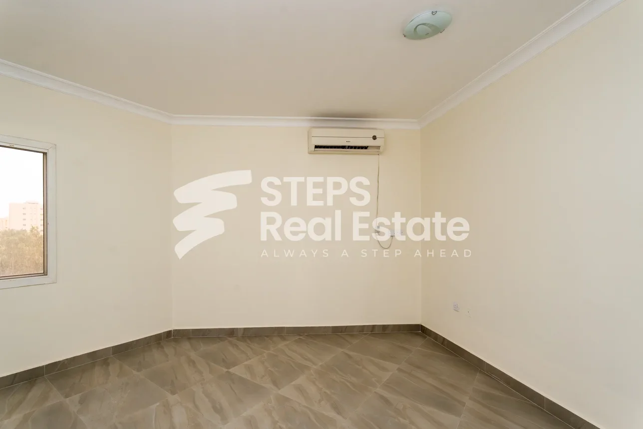 2 غرف نوم  شقة  للايجار  في الدوحة -  فريج بن محمود  غير مفروشة