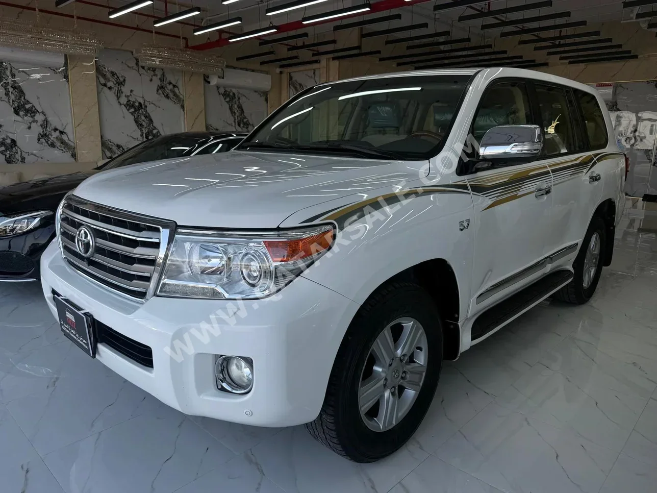 تويوتا  لاند كروزر  في اكس ار  2015  اوتوماتيك  328,000 كم  8 سلندر  دفع رباعي  اس يو في  أبيض