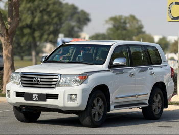 Toyota  Land Cruiser  GXR  2015  Automatic  665,000 Km  8 Cylinder  Four Wheel Drive (4WD)  SUV  White