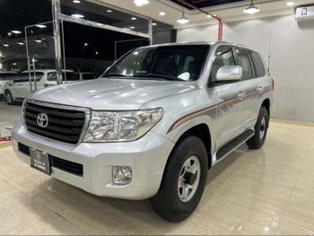 تويوتا  لاند كروزر  جي اكس  2013  عادي  365,000 كم  6 سلندر  دفع رباعي  اس يو في  فضي