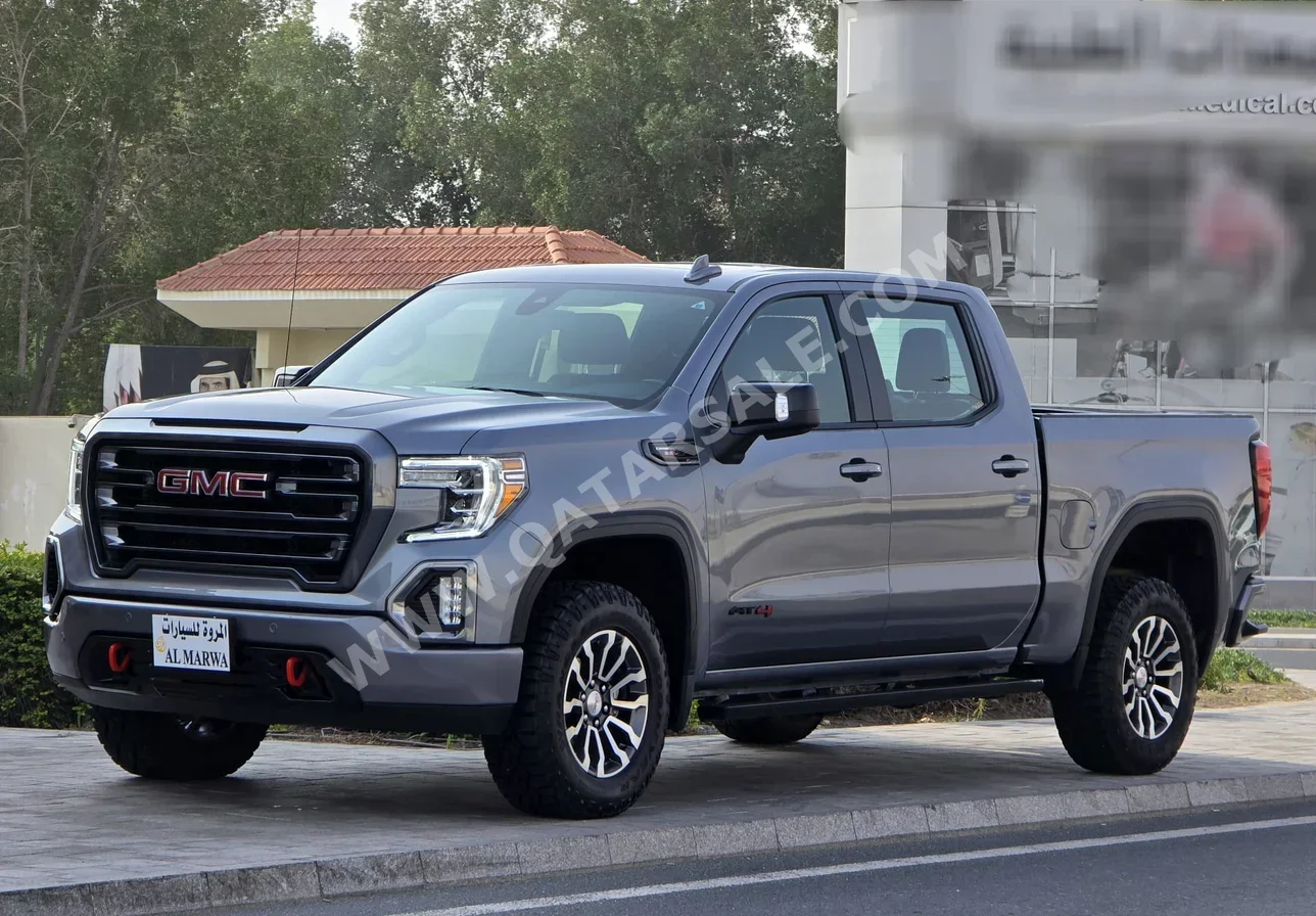 جي ام سي  سييرا  اي تي 4  2021  اوتوماتيك  79,000 كم  8 سلندر  دفع رباعي  بيكب  رمادي