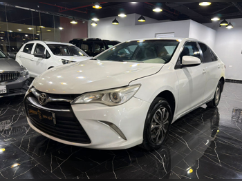 تويوتا  كامري  جي ال  2016  اوتوماتيك  391,000 كم  4 سلندر  سحب امامي  سيدان  أبيض