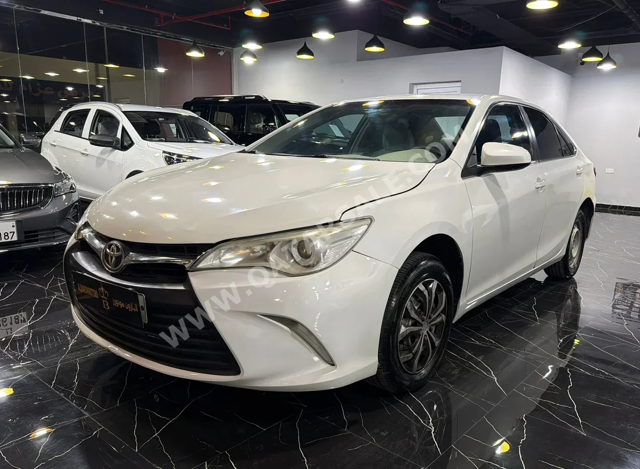 تويوتا  كامري  جي ال  2016  اوتوماتيك  391,000 كم  4 سلندر  سحب امامي  سيدان  أبيض