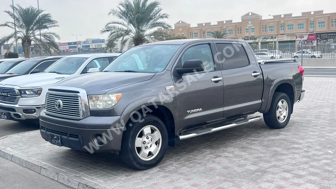 تويوتا  تندرا  لمتيد  2012  اوتوماتيك  220,000 كم  8 سلندر  دفع رباعي  بيكب  رمادي