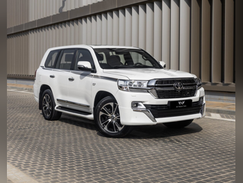 Toyota  Land Cruiser  VXR  2019  Automatic  207,000 Km  8 Cylinder  Four Wheel Drive (4WD)  SUV  White