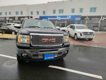 GMC  Sierra  2011  Automatic  250,000 Km  8 Cylinder  Four Wheel Drive (4WD)  Pick Up  Black