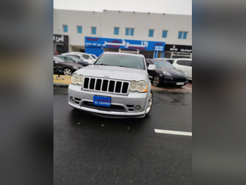 جييب  جراند شيروكي  اس ار تي-8  2010  اوتوماتيك  270,000 كم  8 سلندر  دفع رباعي  اس يو في  فضي