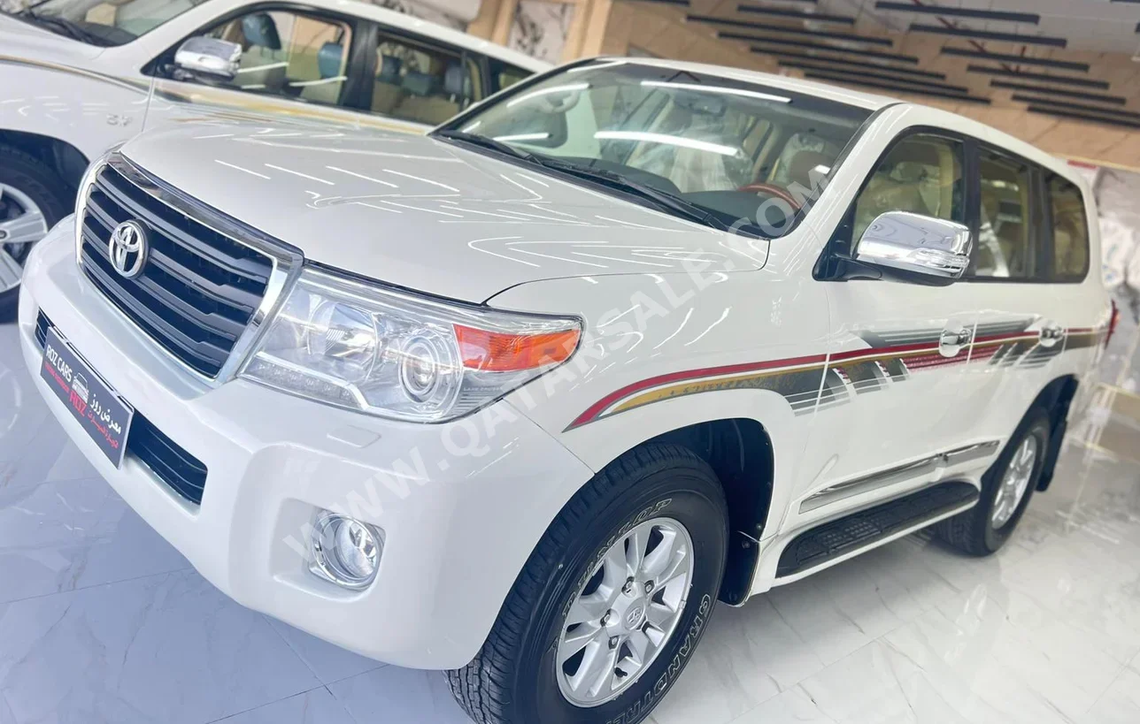 تويوتا  لاند كروزر  جي اكس ار  2013  اوتوماتيك  295,000 كم  6 سلندر  دفع رباعي  اس يو في  أبيض