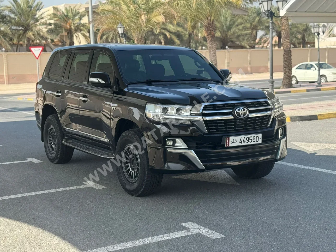 تويوتا  لاند كروزر  في اكس ار  2011  اوتوماتيك  90,000 كم  8 سلندر  دفع رباعي  اس يو في  أسود