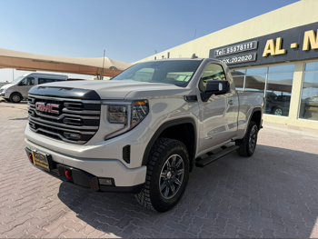 جي ام سي  سييرا  اي تي 4  2026  اوتوماتيك  0 كم  8 سلندر  دفع رباعي  بيكب  أبيض  تحت الضمان