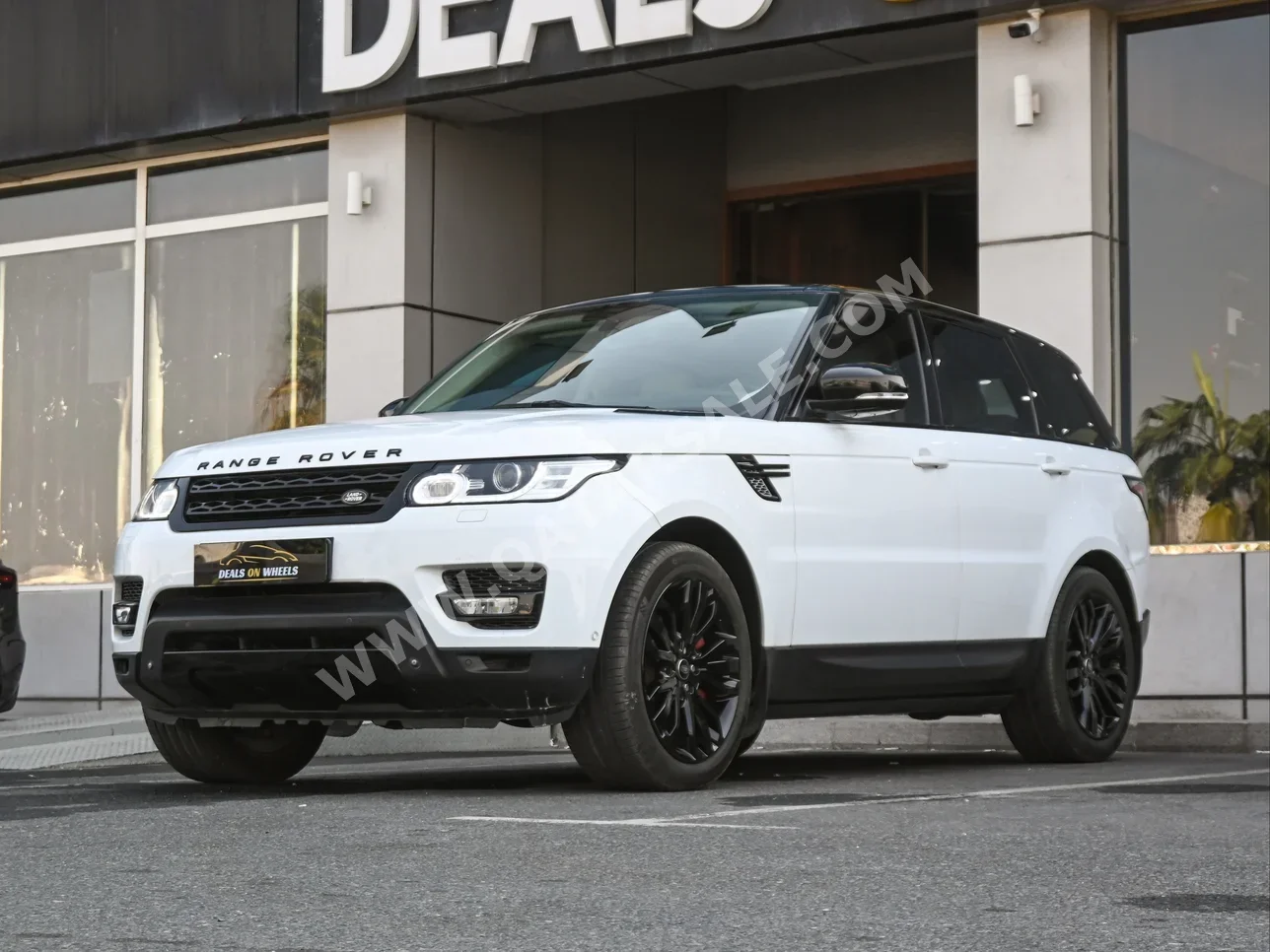لاند روفر  رنج روفر  سبورت سوبر تشارج  2014  اوتوماتيك  173,000 كم  8 سلندر  دفع رباعي  اس يو في  أبيض