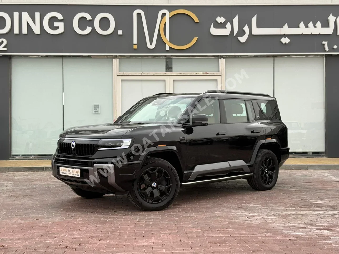 بي واي دي  دينزا  بي 8  2026  اوتوماتيك  0 كم  4 سلندر  دفع رباعي  اس يو في  أسود  تحت الضمان