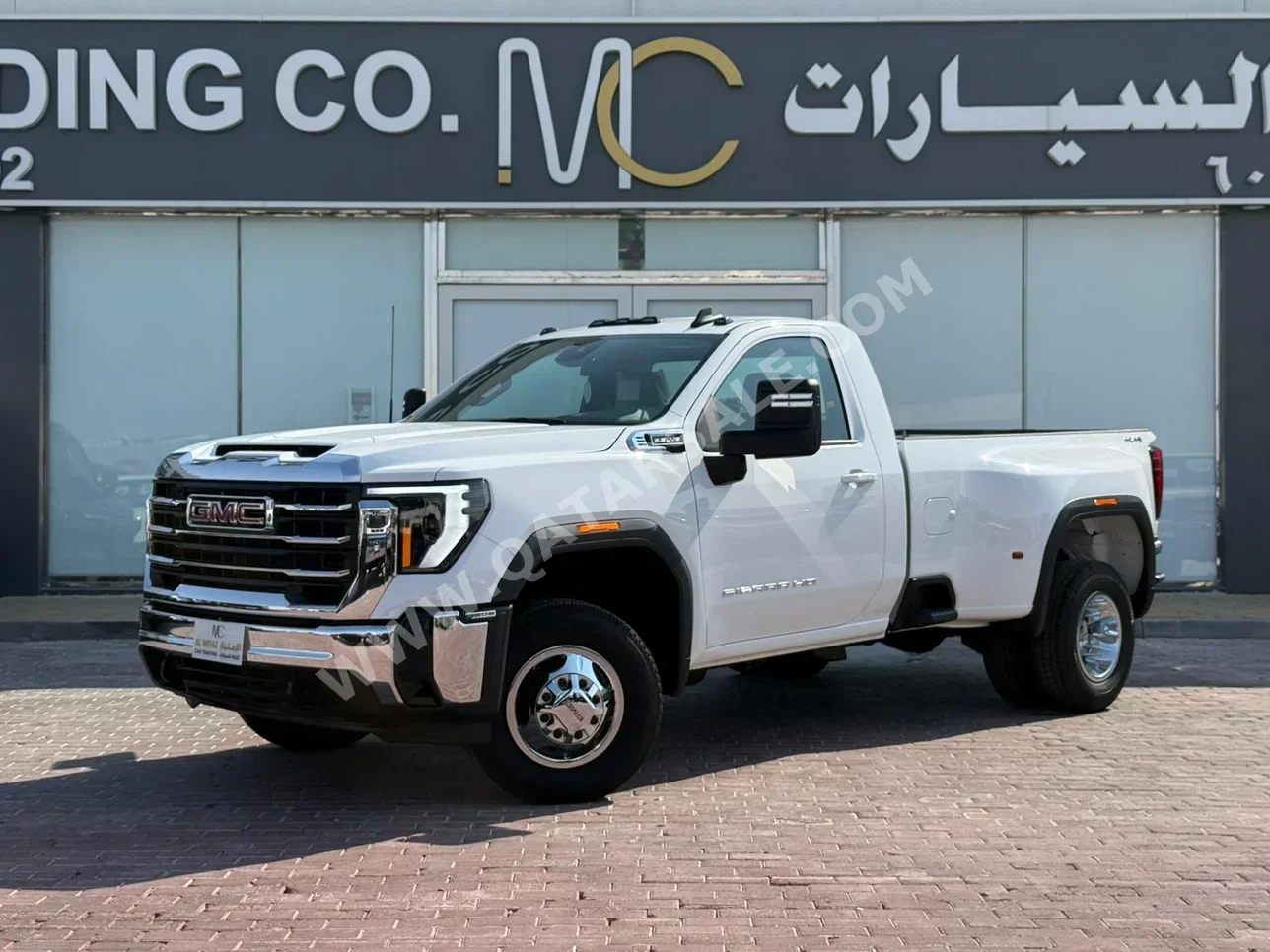 جي ام سي  سييرا  اس ال اي  2025  اوتوماتيك  0 كم  8 سلندر  دفع رباعي  بيكب  أبيض  تحت الضمان