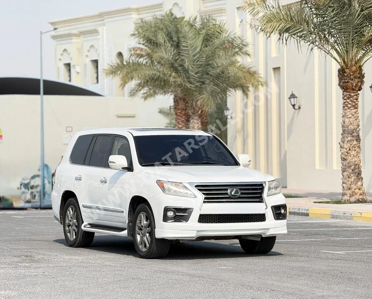 Lexus  LX  570 S  2015  Automatic  286,000 Km  8 Cylinder  Four Wheel Drive (4WD)  SUV  White