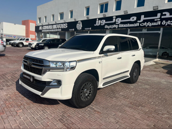 Toyota  Land Cruiser  VXR  2019  Automatic  185,000 Km  8 Cylinder  Four Wheel Drive (4WD)  SUV  White