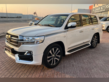 Toyota  Land Cruiser  VXR- Grand Touring S  2020  Automatic  167,000 Km  8 Cylinder  Four Wheel Drive (4WD)  SUV  Orange