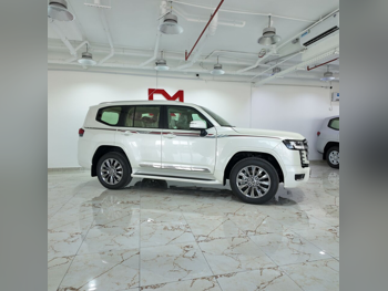 تويوتا  لاند كروزر  جي اكس ار توين توربو  2025  اوتوماتيك  0 كم  6 سلندر  دفع رباعي  اس يو في  أبيض  تحت الضمان