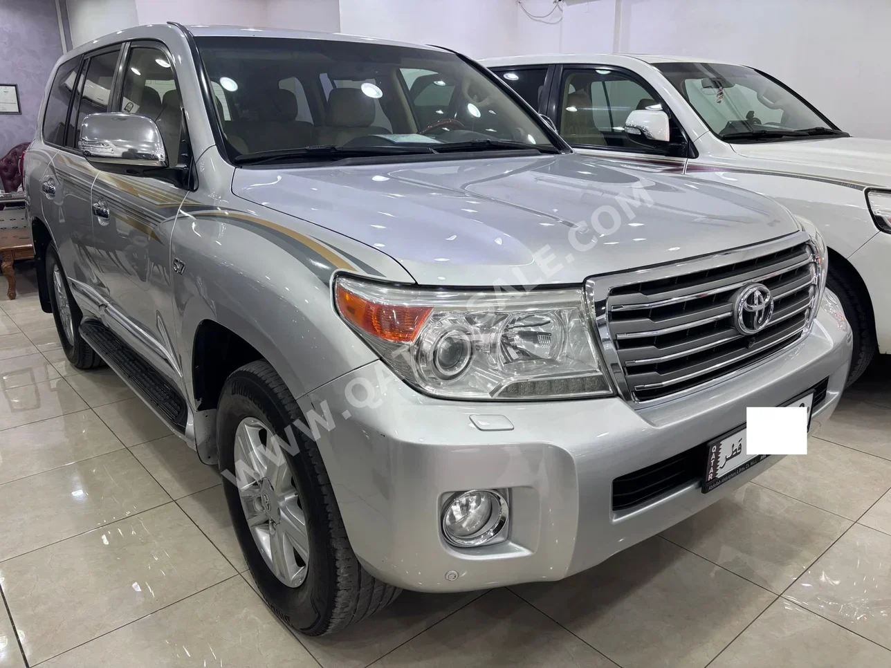 تويوتا  لاند كروزر  في اكس ار  2014  اوتوماتيك  306,000 كم  8 سلندر  دفع رباعي  اس يو في  فضي