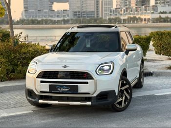 ميني  كوبر  كاونتري مان اس  2025  اوتوماتيك  28,000 كم  4 سلندر  دفع رباعي  هاتشباك  أبيض  تحت الضمان