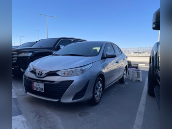 تويوتا  ياريس  2019  اوتوماتيك  222,000 كم  4 سلندر  سحب امامي  سيدان  فضي