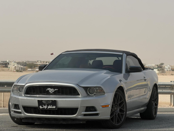 فورد  موستانغ  2013  اوتوماتيك  161,000 كم  6 سلندر  دفع خلفي  كوبيه \ سبورت  فضي