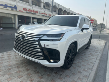 لكزس  ال اكس  600 في اي بي  2022  اوتوماتيك  33,000 كم  6 سلندر  دفع رباعي  اس يو في  أبيض  تحت الضمان