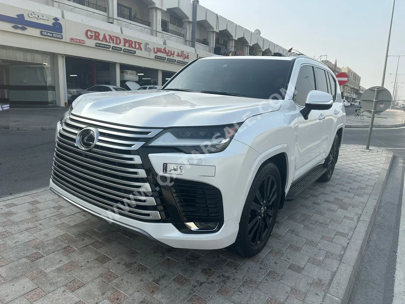 لكزس  ال اكس  600 في اي بي  2022  اوتوماتيك  33,000 كم  6 سلندر  دفع رباعي  اس يو في  أبيض  تحت الضمان