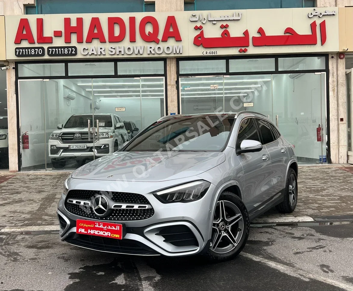 مرسيدس - بنز  جي ال ايه  200  2025  اوتوماتيك  2,000 كم  4 سلندر  دفع رباعي  اس يو في  فضي  تحت الضمان