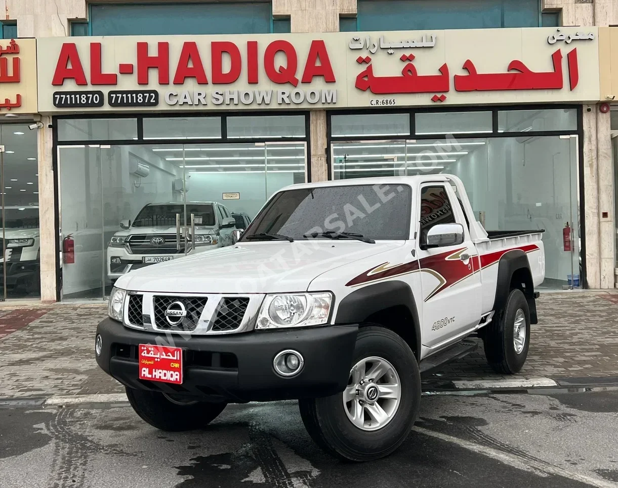 نيسان  باترول  بيك اب  2021  عادي  32,000 كم  6 سلندر  دفع رباعي  بيكب  أبيض