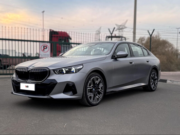 بي ام دبليو  الفئة - الخامسة  530i ام  2026  اوتوماتيك  0 كم  4 سلندر  دفع خلفي  سيدان  رمادي ميتالك