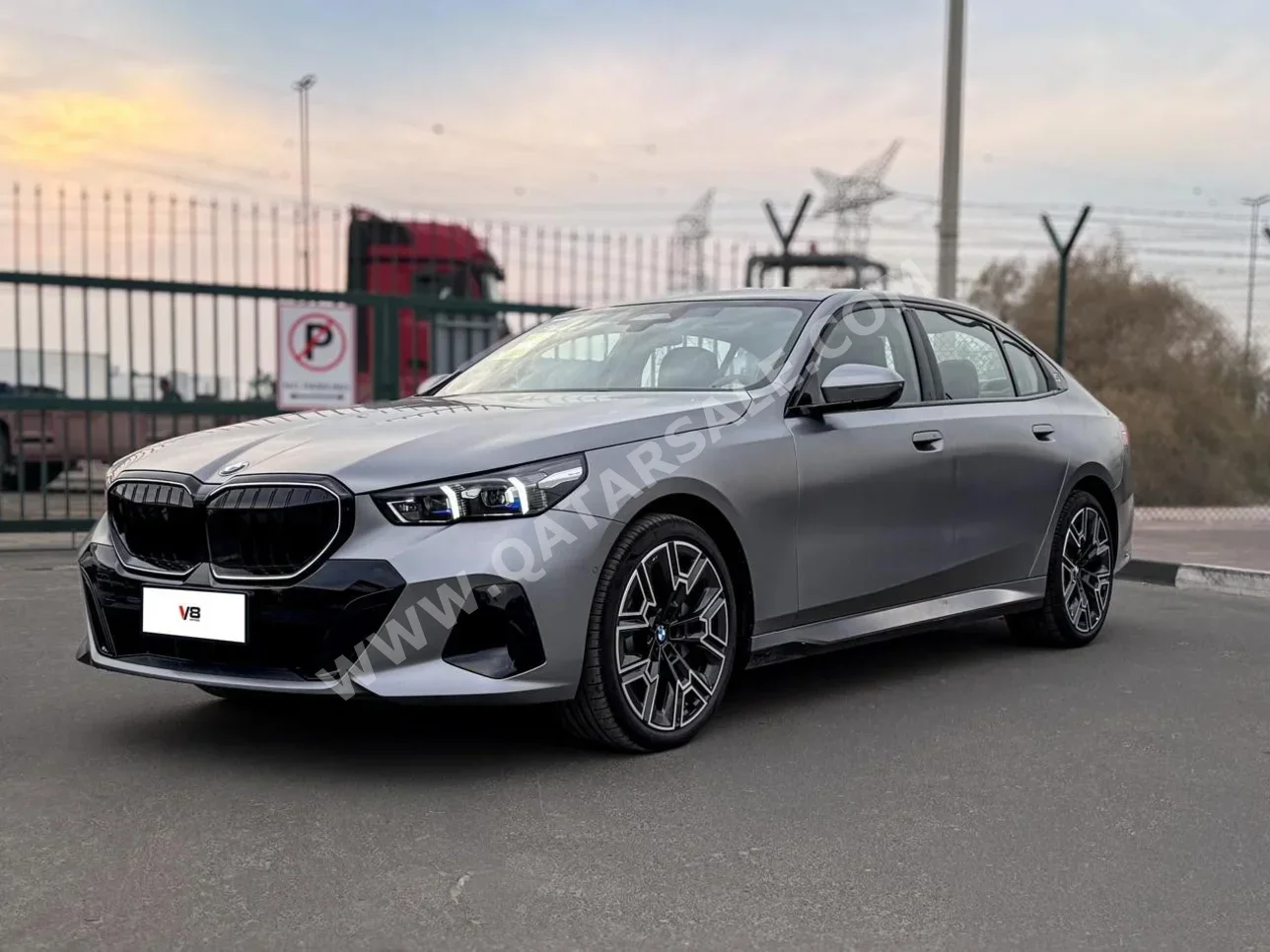 بي ام دبليو  الفئة - الخامسة  530i ام  2026  اوتوماتيك  0 كم  4 سلندر  دفع خلفي  سيدان  رمادي ميتالك